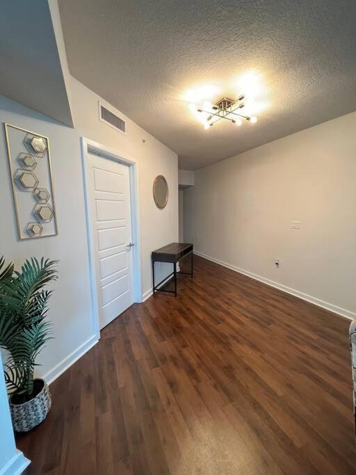 Luxury Apt 3 Mins To Dt Tampa -Pool-Gym-Balcony מראה חיצוני תמונה