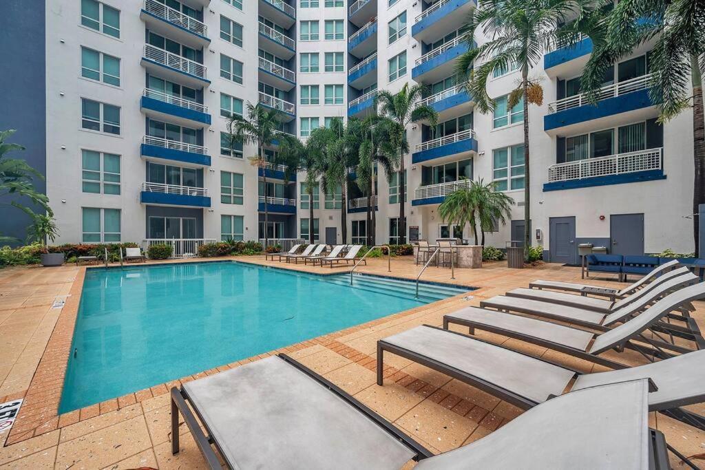 Luxury Apt 3 Mins To Dt Tampa -Pool-Gym-Balcony מראה חיצוני תמונה