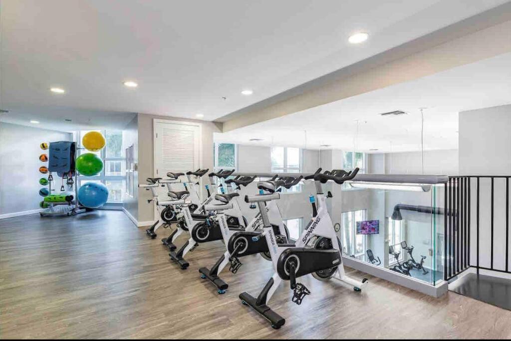 Luxury Apt 3 Mins To Dt Tampa -Pool-Gym-Balcony מראה חיצוני תמונה